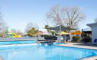 Hastings Top 10 Holiday Park - Pools