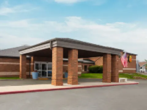 Super 8 by Wyndham Copley Akron サミットのホテル