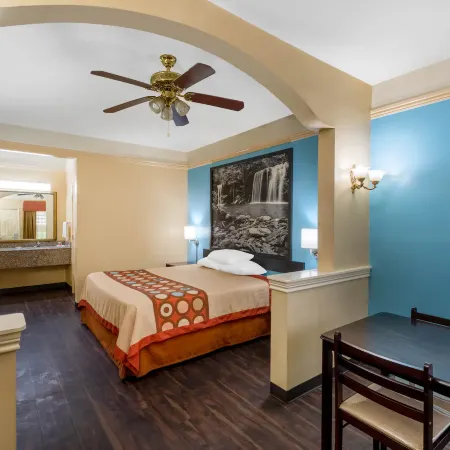 Super 8 by Wyndham Greenville