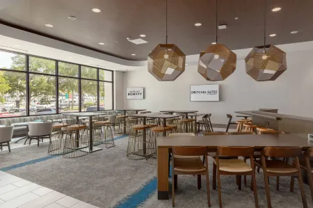 SpringHill Suites Bradenton Downtown/Riverfront Отели рядом с достопримечательностью «Запад Гейт»