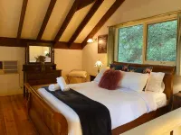 Cambridge Cottages Hotels in Emerald