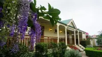 Reid's Place Hotels in Redcliffe