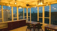 Hotel Naren Villa - Rooftop Pools