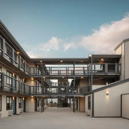 Wave Street Inn Отели рядом с достопримечательностью «Монтерей Стейт Хисторик Парк Офис»