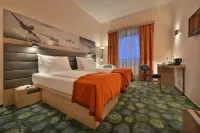 Ramada by Wyndham Airport Prague Hotels in Horomerice