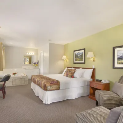 Travelodge by Wyndham Golden Sportsman Lodge Hotels near Kicking Horse Mountain Resort