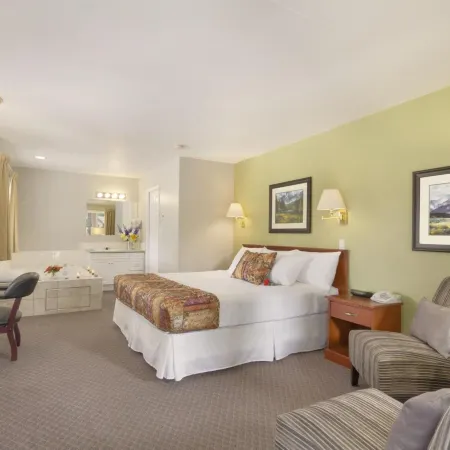 Travelodge by Wyndham Golden Sportsman Lodge