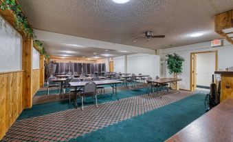 Super 8 by Wyndham Sturgis