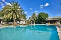 Kalahari Arms Hotel - Pools
