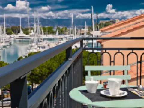 ホテル ラ ヴィラ ポール ドンティーブ & スパ アンティーブのホテル