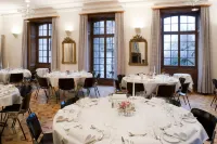 Schloss Münchenwiler Hotel a Murten