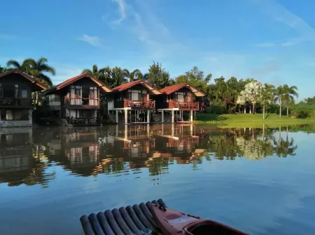 Nicslongstay Hotel Отели рядом с достопримечательностью «Wat Khao Phaeng Ma»