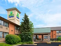 Holiday Inn Express Toronto East - Scarborough by IHG Hotel dekat Markham Convention Centre