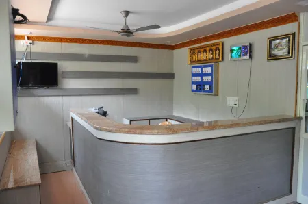 C M Hotel Отели рядом с достопримечательностью «HOGENAKKAL FALLS BOATMAN THIRUMALAI»