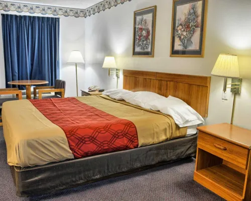 Econo Lodge - 2-Star