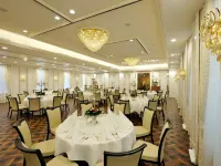 Kastens Hotel Luisenhof Hotels near Mitte
