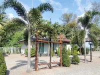 Lung Pod 9 Resort Hotel in zona Wat Don Yang