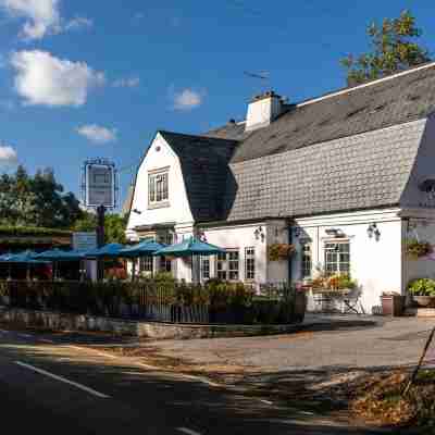 The Carpenters Arms Hotel Exterior