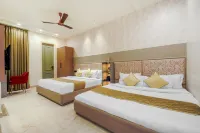 HOTEL ELEGANCE - balcony