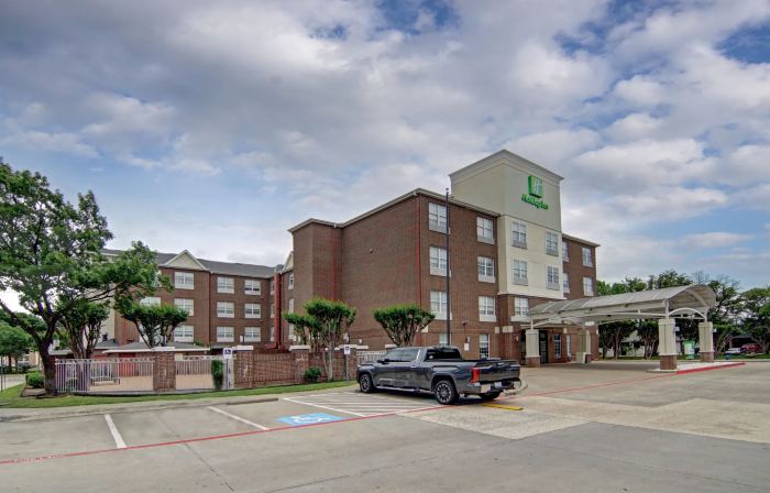 Holiday Inn & Suites DALLAS-ADDISON by IHG