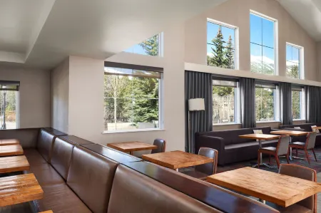 Residence Inn Breckenridge Отели рядом с достопримечательностью «Riverwalk Center at Breckenridge»