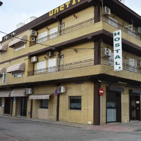 Hostal Alamare Отели рядом с достопримечательностью «Аквапарк "Акуополис"»