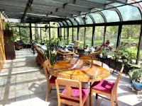 Moss Mountain Inn - parking