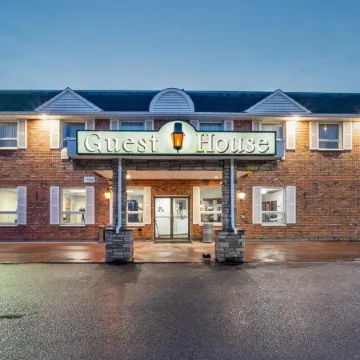 Guest House Inn & Suites