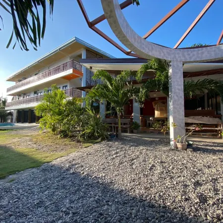 Cerca Parola Beach Resort