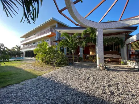 Cerca Parola Beach Resort