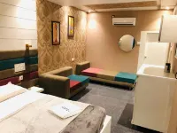 C M Hotel 다르마퓨리 호텔