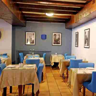 Hôtel les Pasteliers Dining/Meeting Rooms