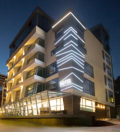 Адриано Отели рядом с достопримечательностью «Flipper Diving Club»