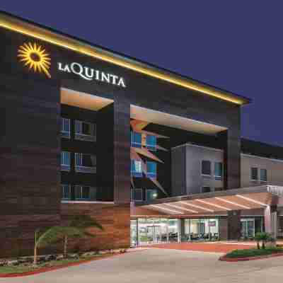 La Quinta Inn & Suites by Wyndham McAllen Convention Center Hotel Exterior