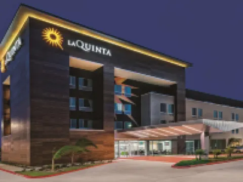 La Quinta Inn & Suites by Wyndham McAllen Convention Center Hotels in Mcallen