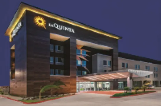 La Quinta Inn & Suites by Wyndham McAllen Convention Center