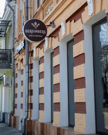 Империал Отели рядом с достопримечательностью «Северо-Осетинский Республиканский Художественный Музей им. М. Туганова»