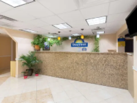 デイズ イン バイ ウィンダム ウェイクロス ウェークロスのホテル