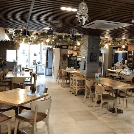 Caza V1 Serviced Apartment