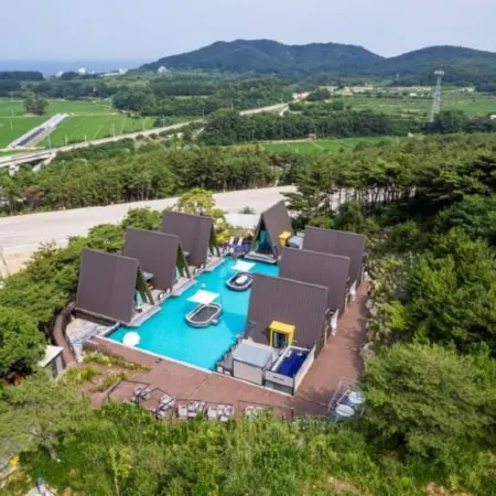Pohang Peridot Pool Villa N Pool Glamping