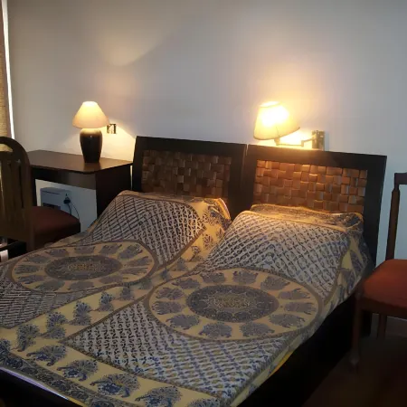 Grace Home Отели рядом с достопримечательностью «Храм Чаттарпур»