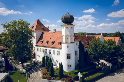 Schlosshotel Neufahrn - Nouto- ja jättöpalvelut
