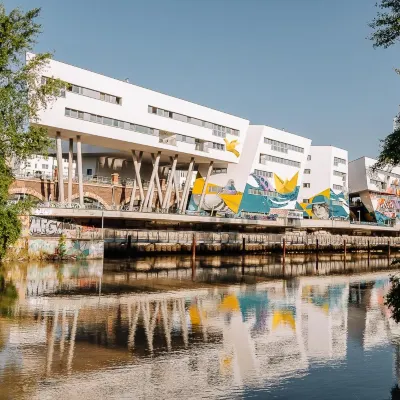 Urban Island I Riverside Apartments Hotels near Kahlenberg mountain