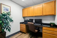 Suburban Studios Fort Smith - parking
