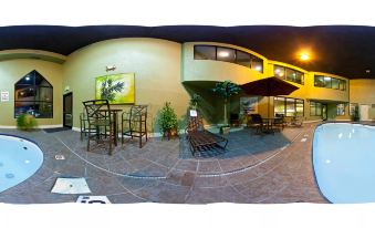 Holiday Inn Express & Suites Madison