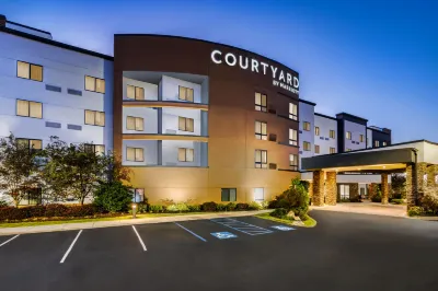 Courtyard Auburn Hotels near Chewacla State Park