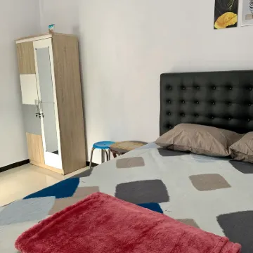 Kayz Villa Batu Dengan Kolam Renang Pribadi โรงแรมใน