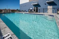 Holiday Inn Express & Suites FORT MYERS AIRPORT by IHG - Pools
