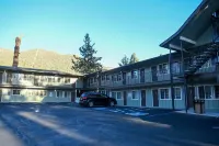 Budget Inn at the Heavenly Gondola - Motels