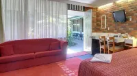 Cedar Lodge Motel - Parkering